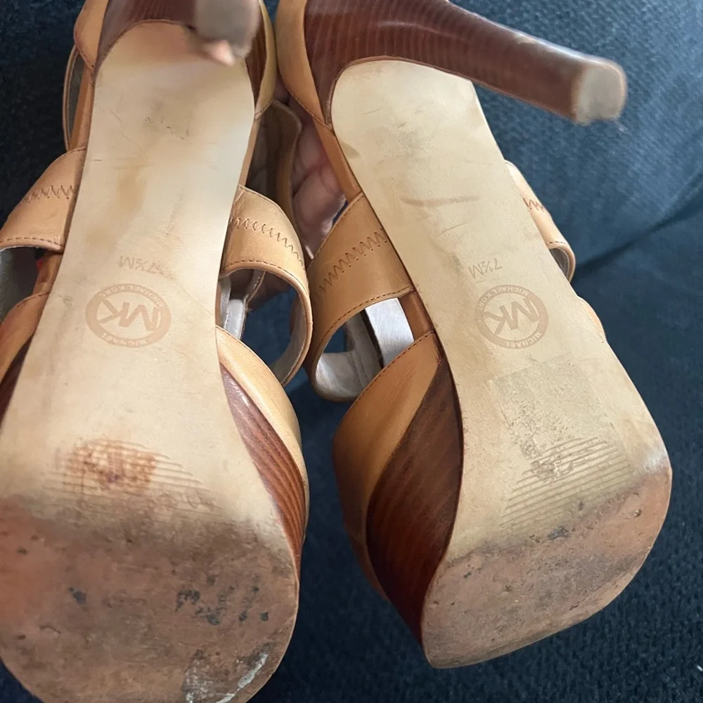 MICHAEL‎ KORS STORE BERKLEY PLATFORM